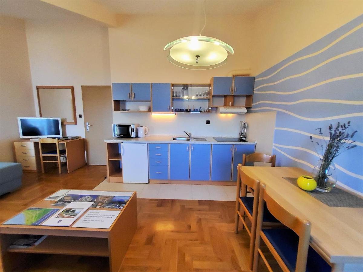 Apartments Petra I Karlo توراني المظهر الخارجي الصورة