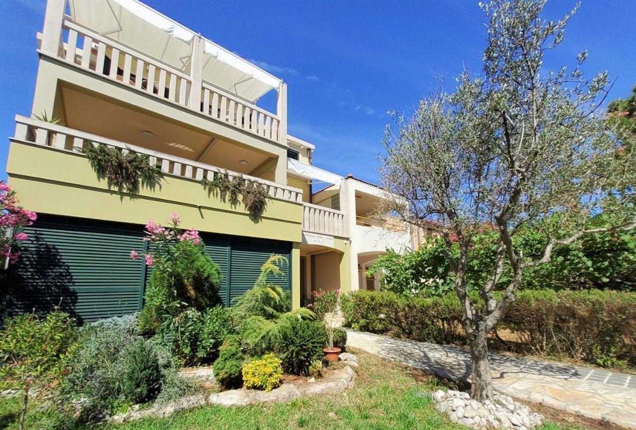 Apartments Petra I Karlo توراني المظهر الخارجي الصورة