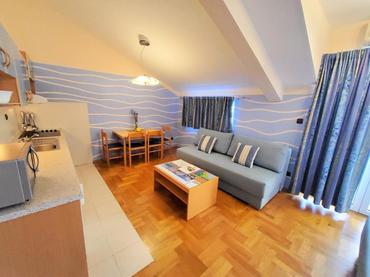 Apartments Petra I Karlo توراني المظهر الخارجي الصورة